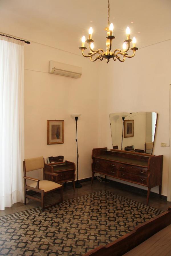 Casa Vacanza Icaros, Ortigia Hictoric Center, 200 Mt From The Beach Syracuse Exterior foto