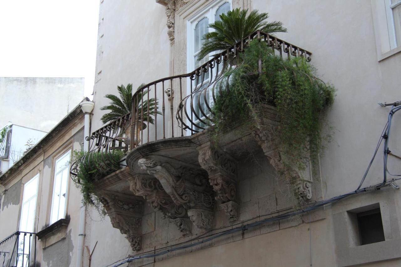 Casa Vacanza Icaros, Ortigia Hictoric Center, 200 Mt From The Beach Syracuse Exterior foto