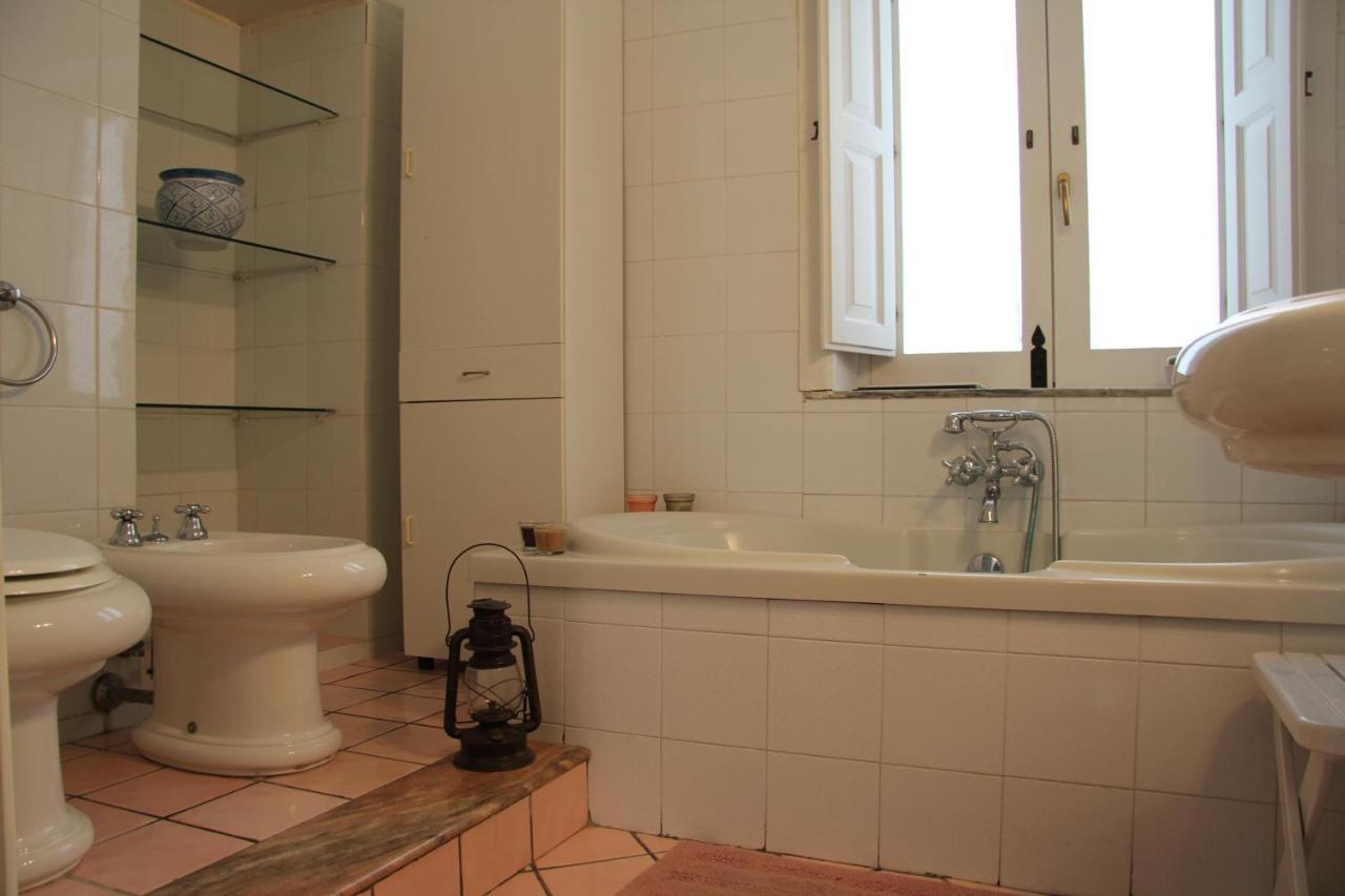 Casa Vacanza Icaros, Ortigia Hictoric Center, 200 Mt From The Beach Syracuse Exterior foto