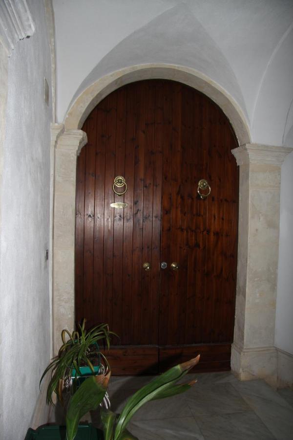 Casa Vacanza Icaros, Ortigia Hictoric Center, 200 Mt From The Beach Syracuse Exterior foto