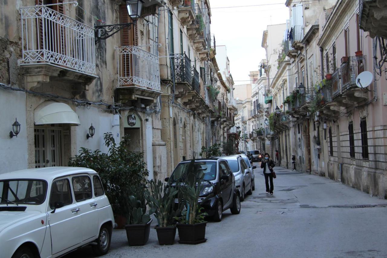Casa Vacanza Icaros, Ortigia Hictoric Center, 200 Mt From The Beach Syracuse Exterior foto