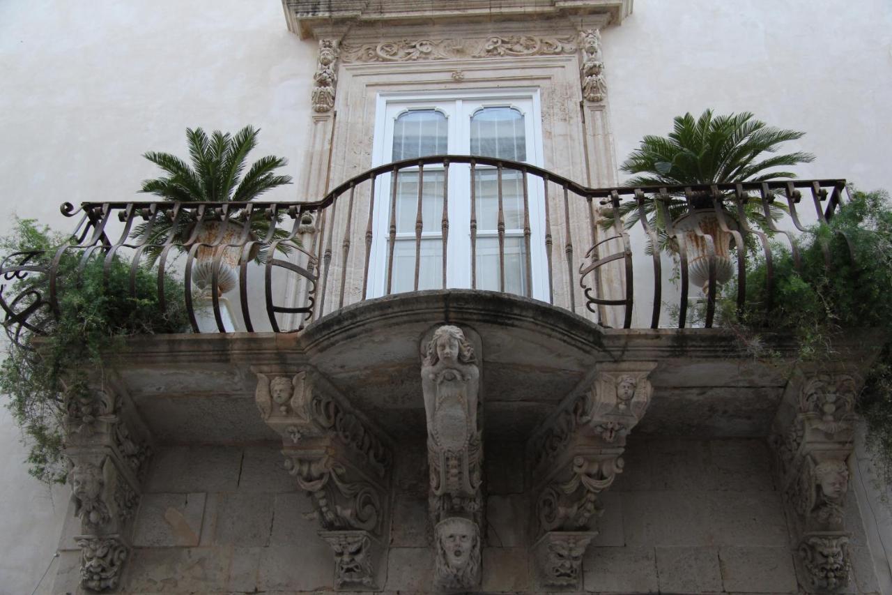 Casa Vacanza Icaros, Ortigia Hictoric Center, 200 Mt From The Beach Syracuse Exterior foto